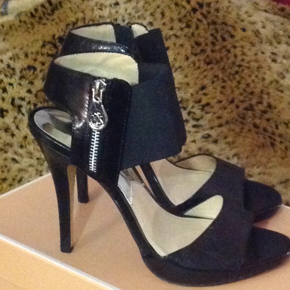 Michael Kors the Delia new inbox heels